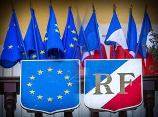Drapeaux fran&ccedil;ais et europ&eacute;ens 
