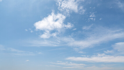 Obraz premium Clear Blue Sky with Fluffy White Clouds