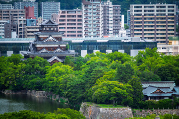 Fototapeta premium hiroshima castle and reflecting Castle and cityscape in Moat, Motomachi, Naka Ward, Hiroshima, Japan