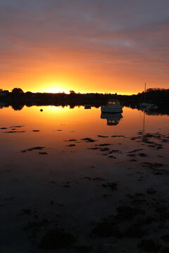 Lever du soleil sur la ria d'Etel, commune de Belz (Bretagne, Morbihan, France)