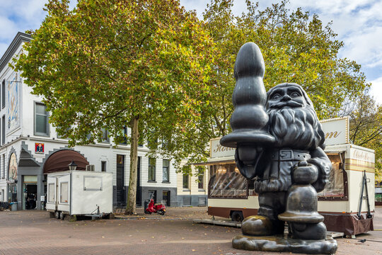 Santa Claus statue by artist Paul McCarthy, popularly known as the Buttplug Gnome, on the Eendrachtsplein in Rotterdam, Netherlands.
