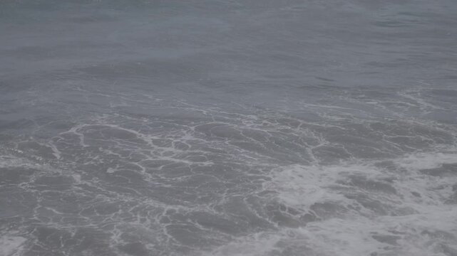 Powerful cinematic ocean waves crashing, dynamic nature background_1
