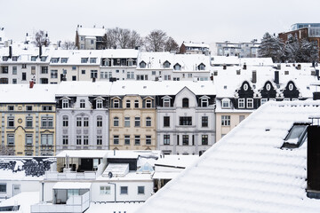 Mit Schnee bedeckte H&auml;user in Wuppertal, Deutschland