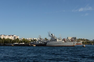 Sea vessels in the Streletskaya Bay of Sevastopol © b201735