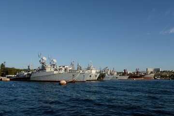 Sea vessels in the Streletskaya Bay of Sevastopol © b201735