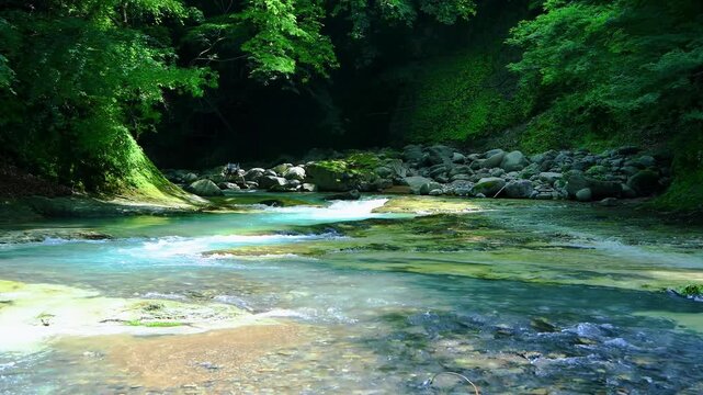 栃木県那須塩原市　塩原温泉に流れる鹿股川