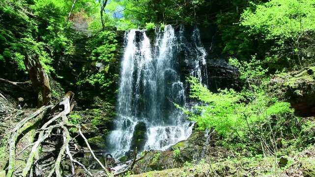 栃木県那須塩原市　塩原温泉に流れる梵天の滝