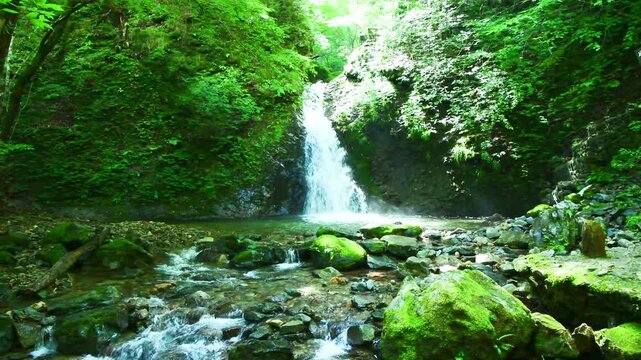 栃木県那須塩原市　塩原温泉に流れる風挙の滝