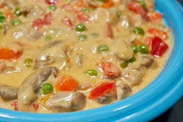 Obraz premium Chicken ala King, a classic American dish, served in a bowl.