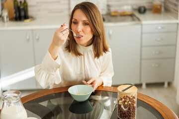 Business woman having breakfast at home
