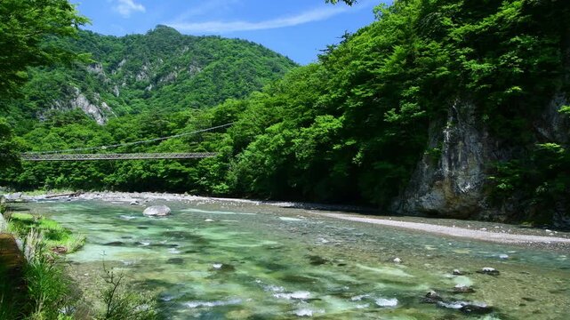 栃木県那須塩原市　塩原温泉に流れる箒川と七ッ岩吊橋