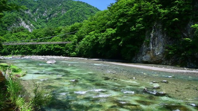 栃木県那須塩原市　塩原温泉に流れる箒川と七ッ岩吊橋