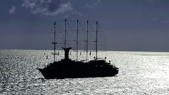 Windstar Wind Surf five masteed sailing cruise ship silhouette St. Kitts Port Zante Caribbean cruise port 01.02.2026