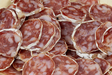 Saucisson artisanal en gros plan © ALF photo