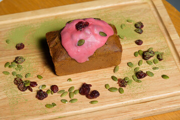 This is a raspberry loaf cake. It's made with high-quality wheat flour, fresh butter, and raspberries. It tastes delicious.