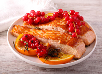 Salmon with orange and currant
