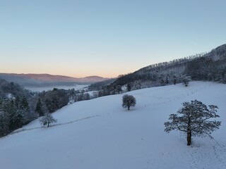 Winterruhe auf den Feldern im Wienerwald, Nieder&ouml;sterreich 