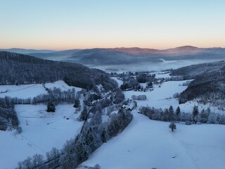 Winterruhe auf den Wiesen und Feldern  im Wienerwald, Nieder&ouml;sterreich 