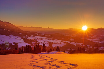 Winter - Allg&auml;u - Sonnenuntergang - Snowboard - Spuren - malerisch - Schnee