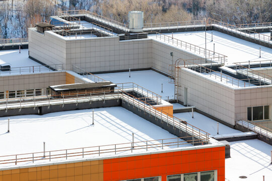 Frozen construction project during economic crisis