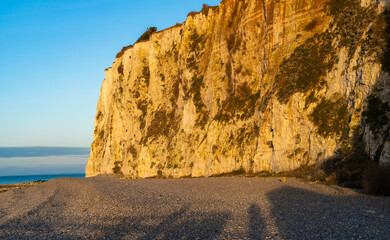 Falaise sujette aux éboulements, au bout de l'esplanade de Mers-les-Bains, Hauts-de-France, France