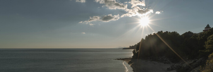 atardecer en la costa mediterr&aacute;nea