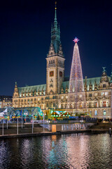Fototapeta premium Hamburg, Germany. The city hall (German: Rathaus) with Christmas Market on Rathausmarkt.