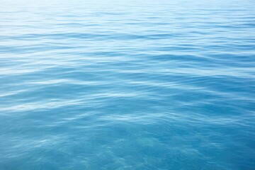 Obraz premium Quiet blue water with smooth wave flows and faint gentle rippling