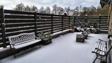 Taras w zimowej scenerii 