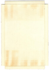 Kreuzf&ouml;rmiger blanko Deckel einer alten Schachtel aufgefalten, braunstichig und vergilbt als Hintergrundvorlage f&uuml;r Pappschachtel