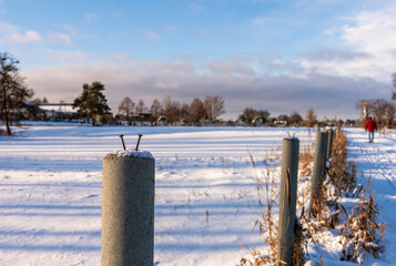 winterliche Schneelandschaft  auf den Feldern und &Auml;ckern im Norden von Berlin, Berlin-L&uuml;bars, Reinickendorf, Deutschland
