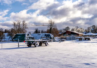 winterliche Schneelandschaft  auf den Feldern und &Auml;ckern im Norden von Berlin, Berlin-L&uuml;bars, Reinickendorf, Deutschland