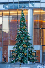 Warszawa, Polska. Świąteczne dekoracje miasta. Choinka.  © hunter76