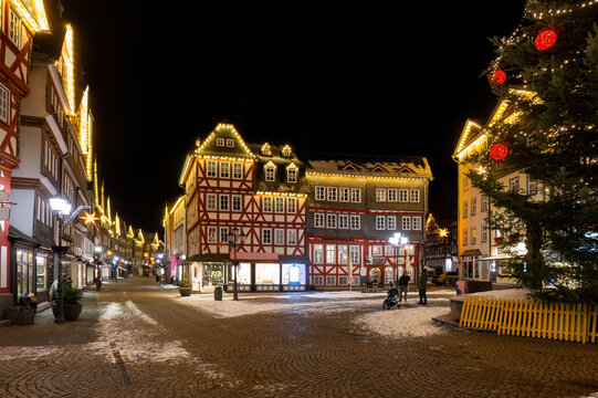 Herborn, historische Fachwerkstadt im Lahn-Dill-Kreis, Innenstadt am Abend