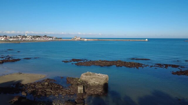 La baie de Ciboure, le fort de Socoa et sa digue