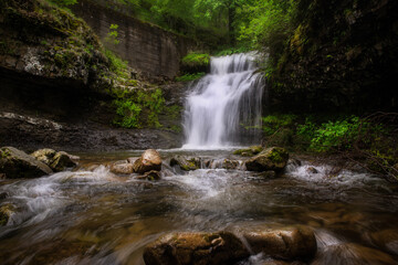 Fototapeta premium Long Exposure Waterfall in the Lush Green Forests of La Rioja, Spain