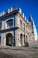 Fototapeta premium Colorful New Orleans streets bustling with Mardi Gras celebrations on a bright winter day