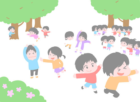 広場で遊ぶ子どもたち