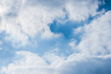 Fototapeta premium 冬の山から見た空 雲に隙間から覗く青空01