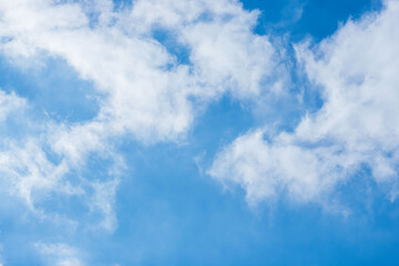 Obraz premium 冬の山から見た空 雲に隙間から覗く青空05