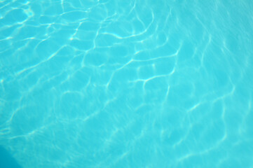 textura de &aacute;gua de piscina transparente no ver&atilde;o 