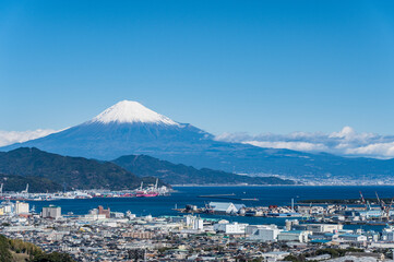 山梨県本栖湖からの富士山と初日の出