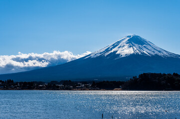 山梨県本栖湖からの富士山と初日の出