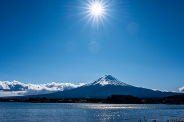 山梨県本栖湖からの富士山と初日の出