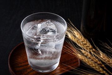 日本の麦焼酎のロック