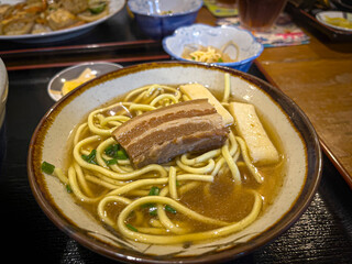 沖縄の定食屋の食事