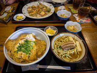 沖縄の定食屋の食事