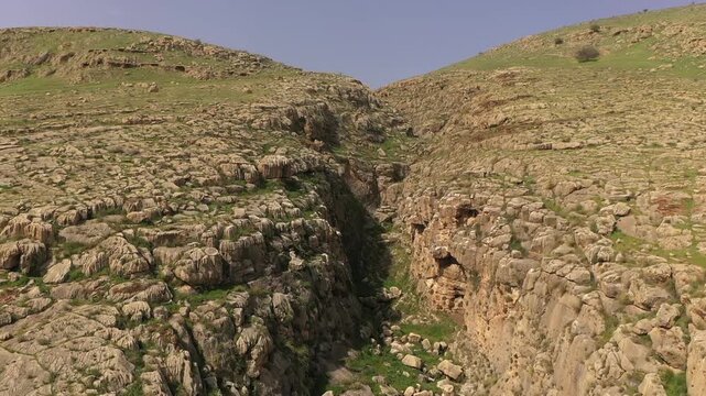 Aerial Umm Al Abur Rocky Canyon Israel

Drone footage of Umm Al Abur rocky canyon Israel January 1 2026 natural landscape
