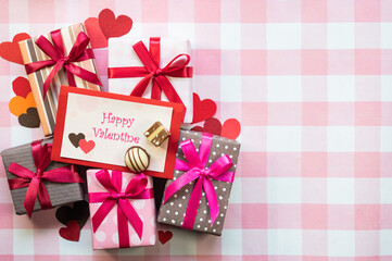 ギンガムチェック背景のバレンタイン