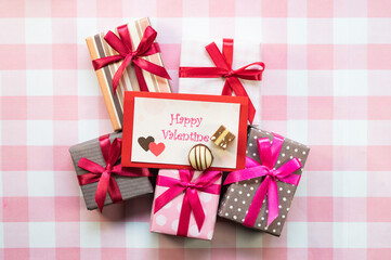 ギンガムチェック背景のバレンタイン
